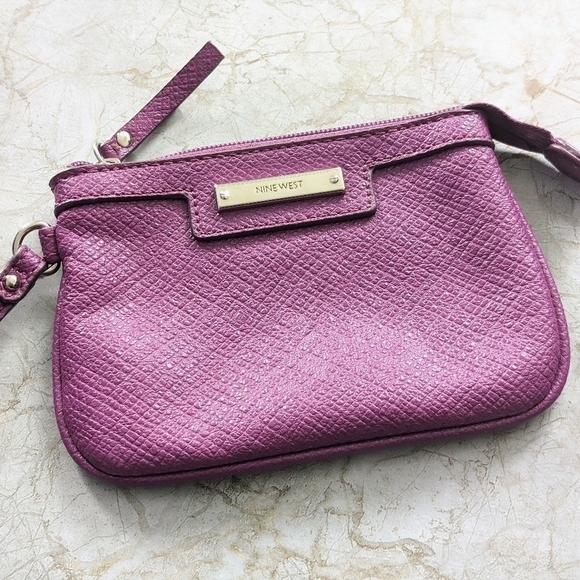 HOST PICK Nine West Purple Wristlet  | Great Condition - Picture 1 of 5